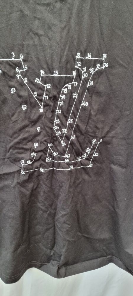 Mens Louis Vuitton black  ‘Dot To Dot’ T-shirt, Size meduim cotton short sleeve - Picture 2 of 5